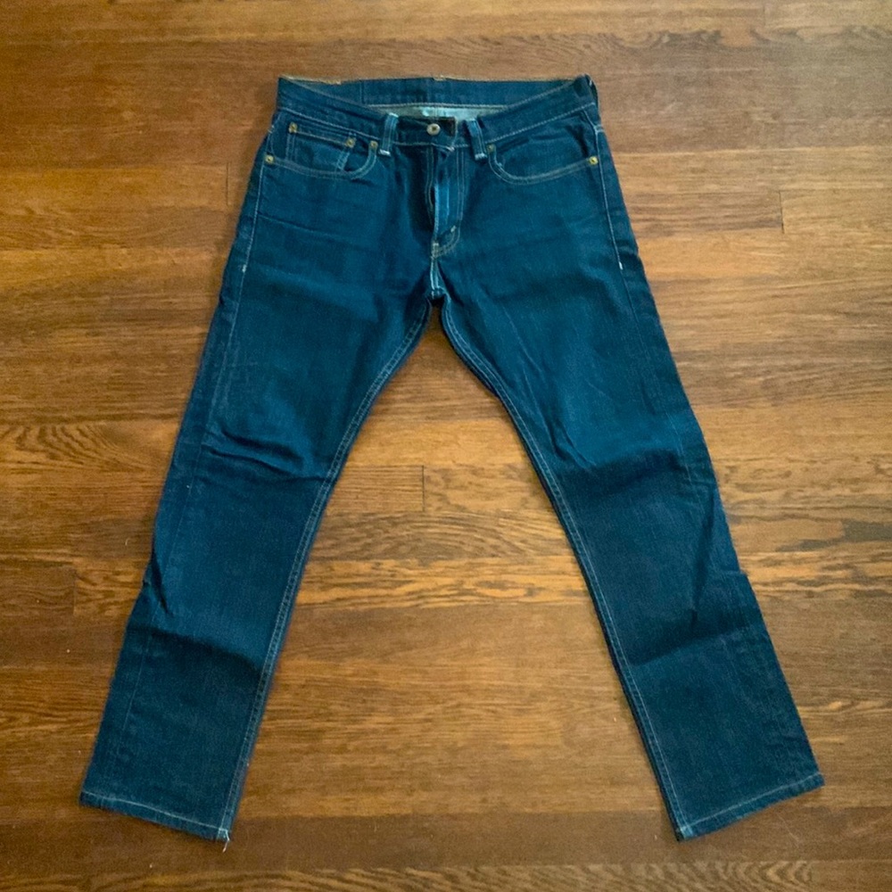 Levi 511 dark blue in size 32 x 28